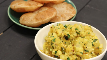 Poori (2 Pcs) Sukhi Batata Bhaji*