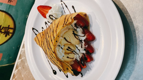 Strawberry Crepe Cǎo Méi Báo Bǐng