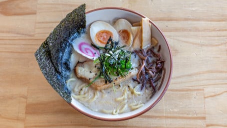 Tonkotsu Ramen With Pork Slice