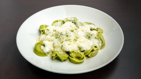 Tortellini De Espinaca Con Salsa Alfredo