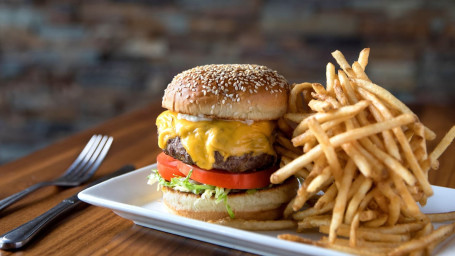 Dry Aged Cheeseburger (9Oz)